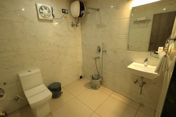 Room 33 of 44