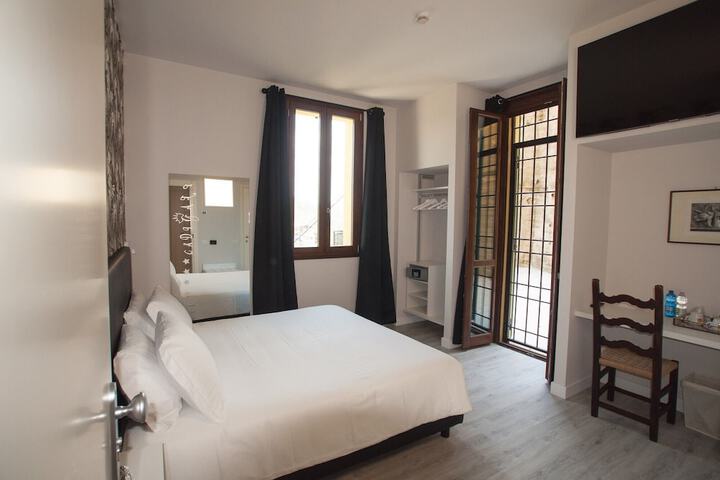 Room 10 of 43