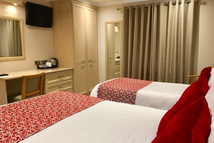 Room 11 of 83