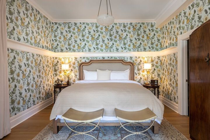 Studio Suite Queen Bed (16 of 17)