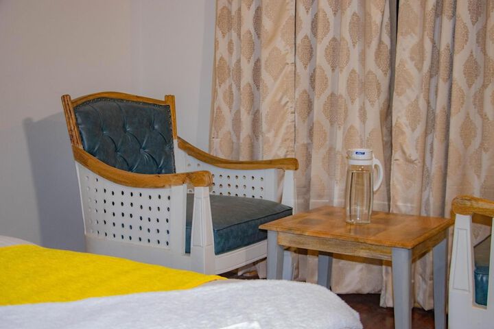 Room 4 of 16