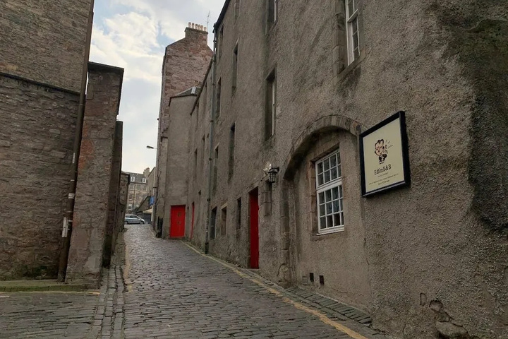 Photo of Beautiful Bohemian 2BR Flat in the Cowgate