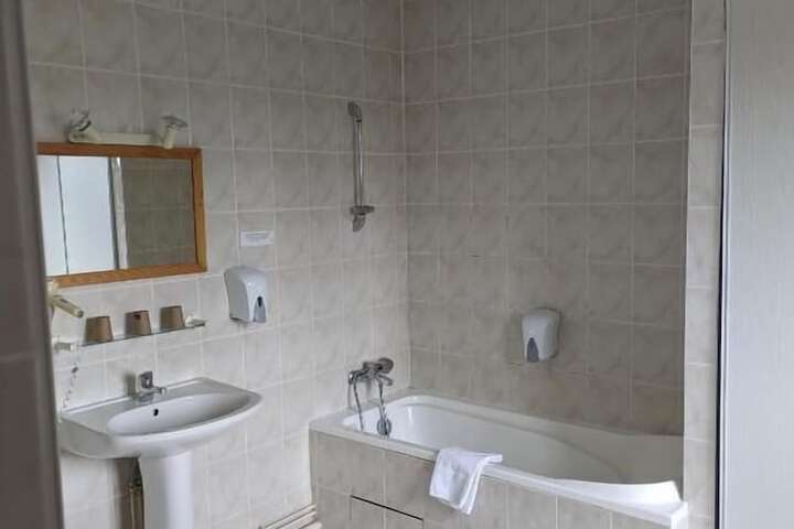 Room 11 of 22