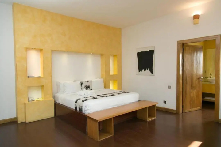 Room 3 of 20