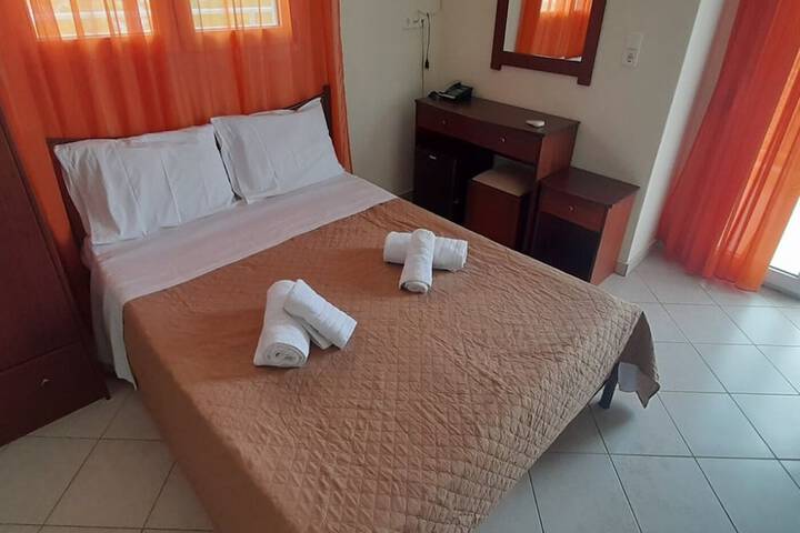 Room 12 of 34