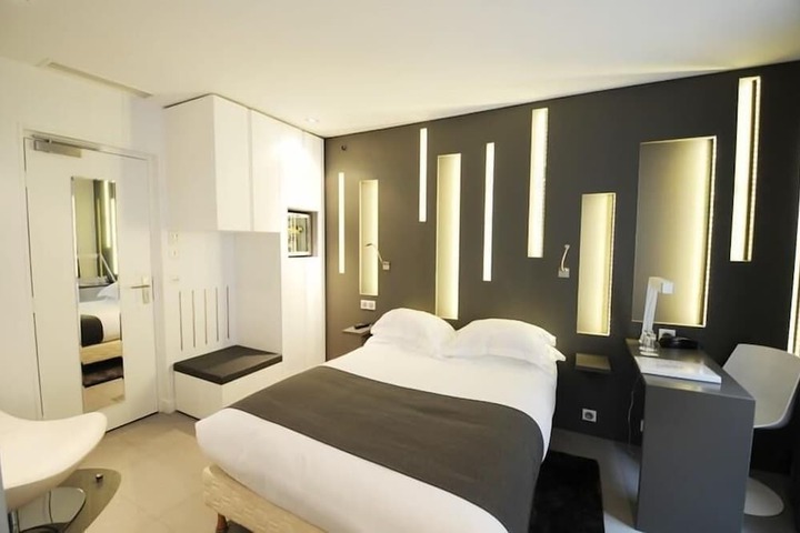 Room 18 of 32
