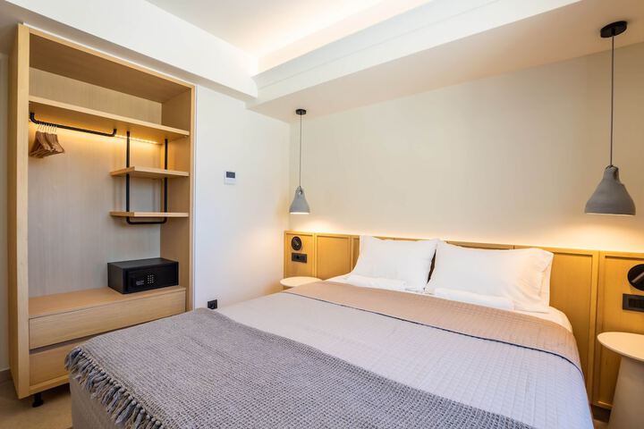 Room 9 of 43