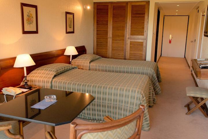 Room 18 of 176