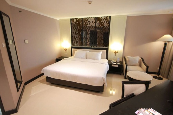 Room 12 of 48