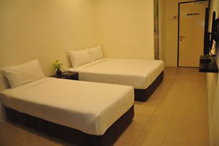 Room 11 of 14