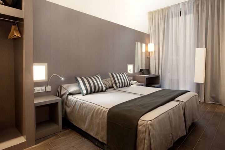Room 9 of 49