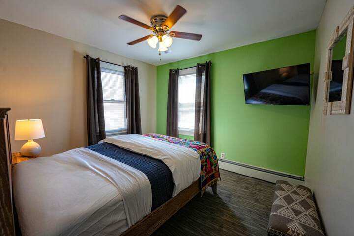 1 Queen Bed (29 of 40)