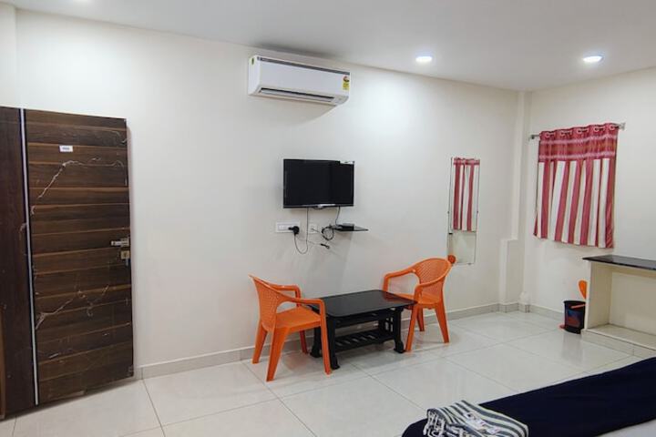 Room 5 of 14