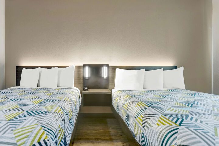 2 Queen Beds (8 of 8)