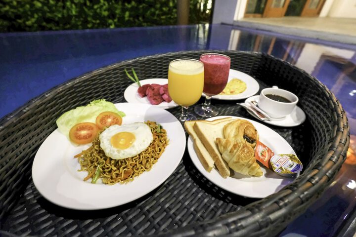 Dining Photos