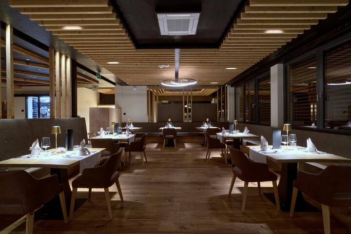 Dining 56 of 65