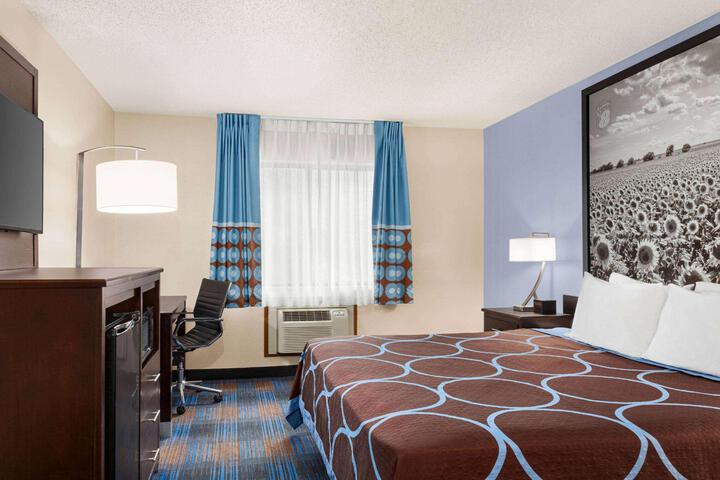 Queen Bed Accessible (4 of 13)