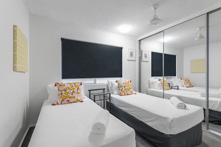 Room 2 of 65