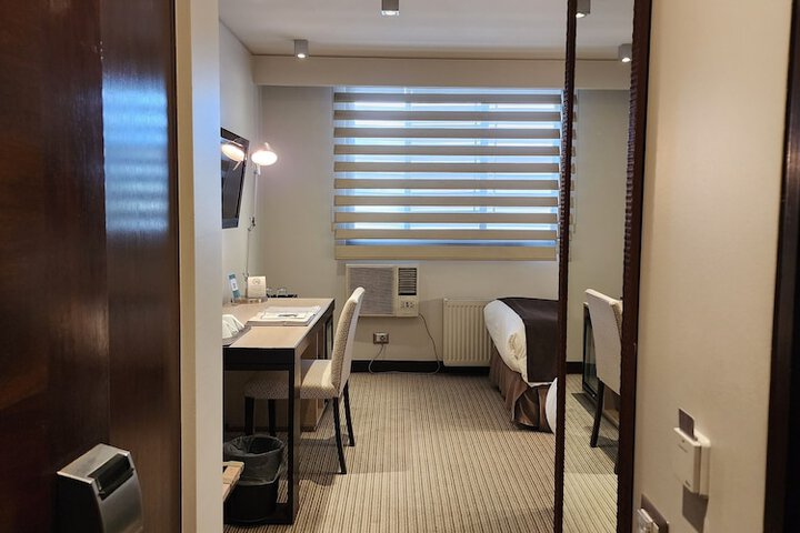 Room 10 of 105