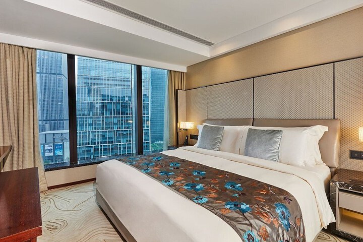 Room 31 of 102