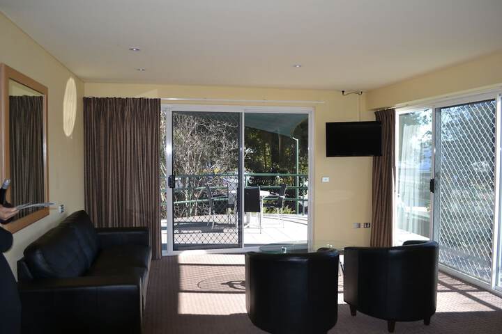 Room 4 of 122