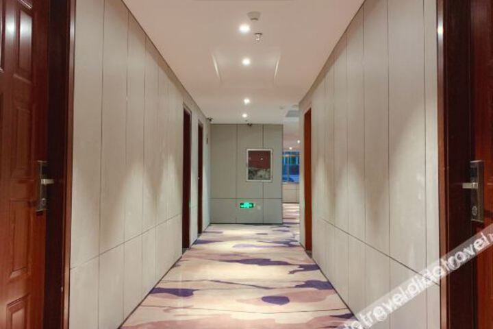 Hotel Interior 10 of 31