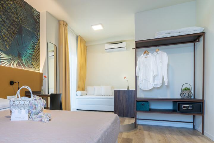 Room 17 of 33