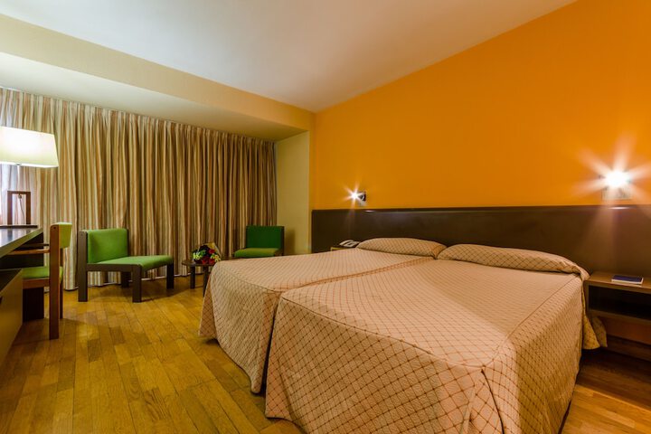 Room 4 of 14