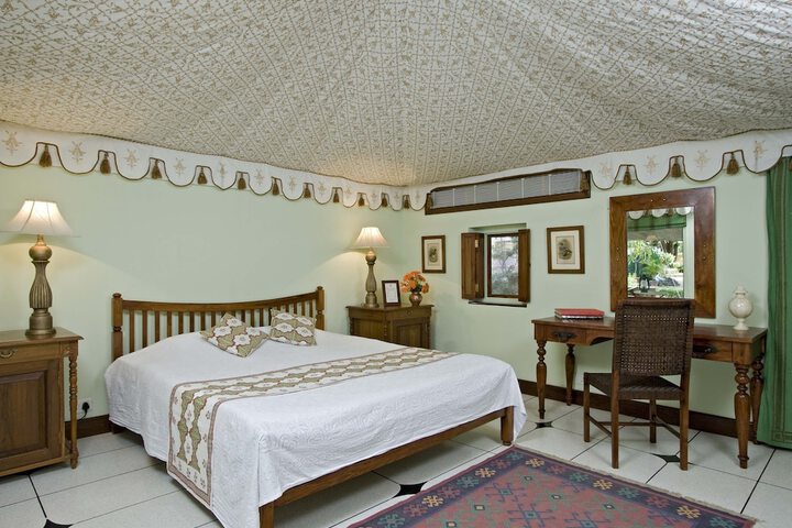 Room 3 of 32