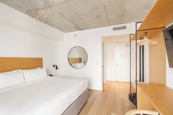 Room 27 of 64