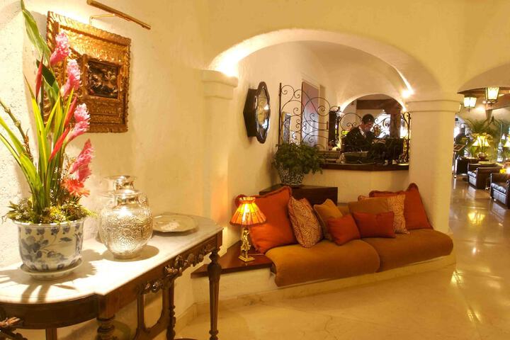 Guest Lobby