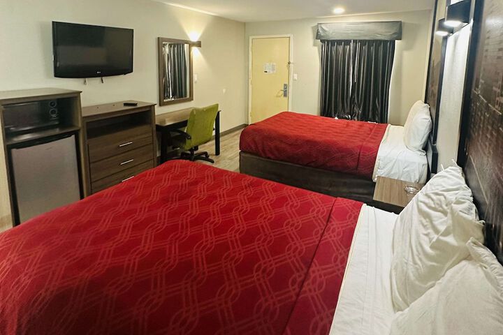 2 Double Beds (14 of 14)