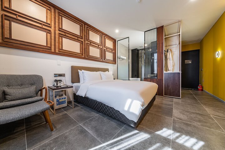 Room 6 of 22