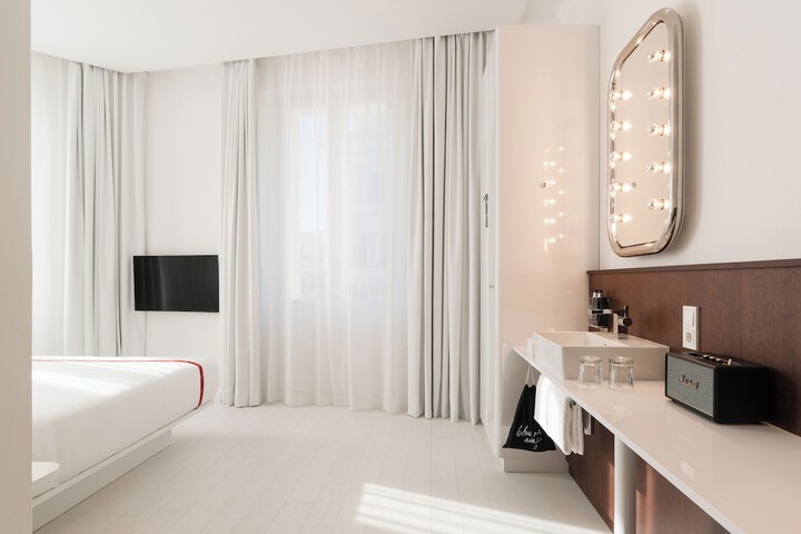Room 8 of 60