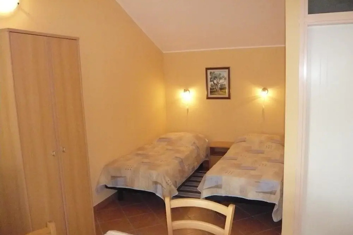 Room 2 of 19