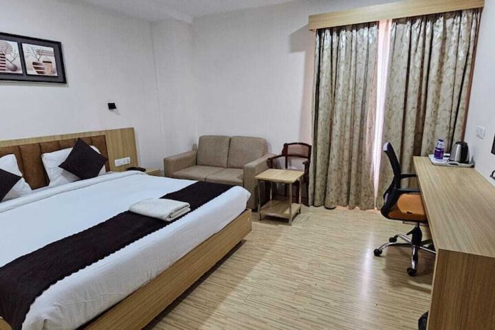 Room 4 of 25