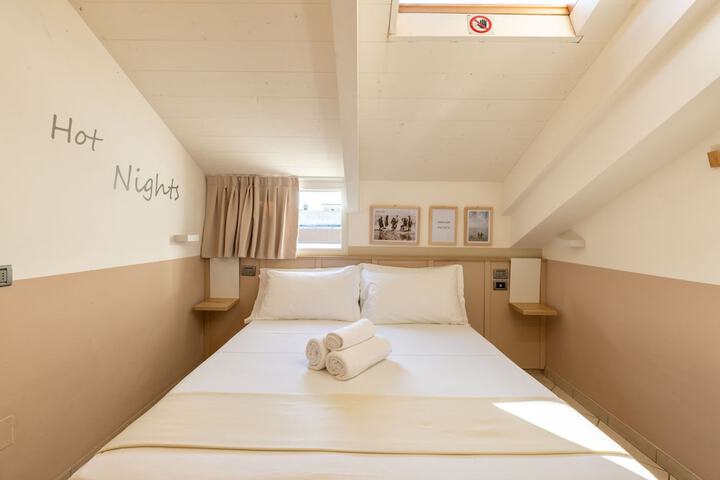 Room 15 of 42