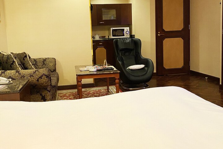 Room 18 of 43