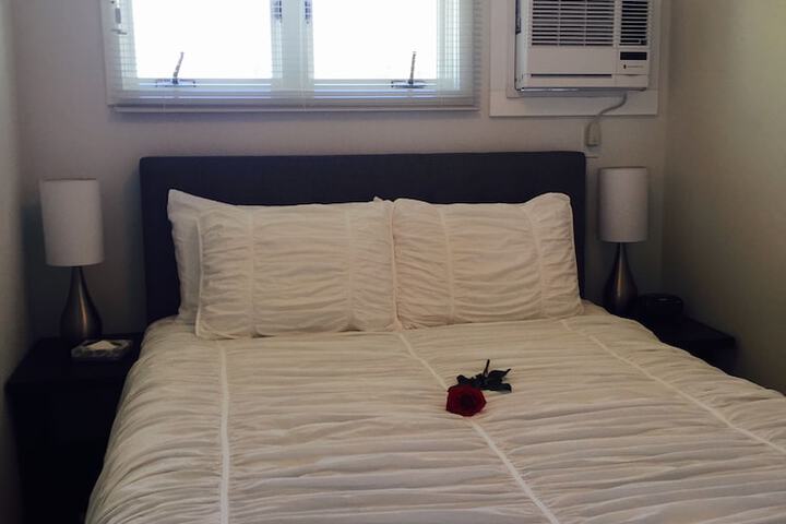 1 Queen Bed (14 of 25)