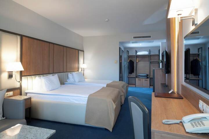 Room 17 of 37