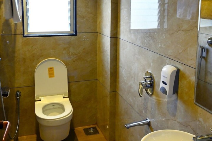 Room 9 of 12