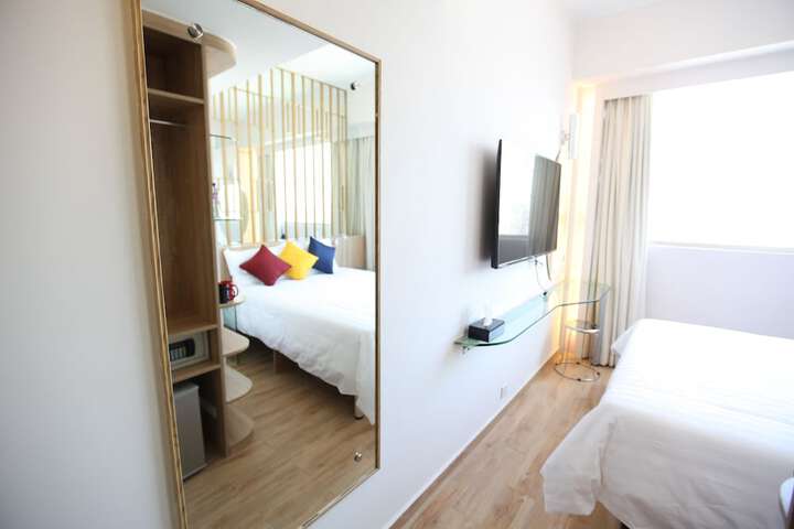 Room 6 of 37