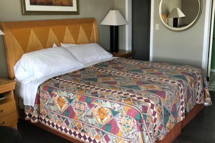 Room 22 of 37