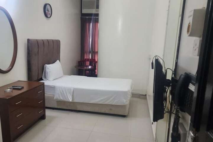 Room 8 of 28