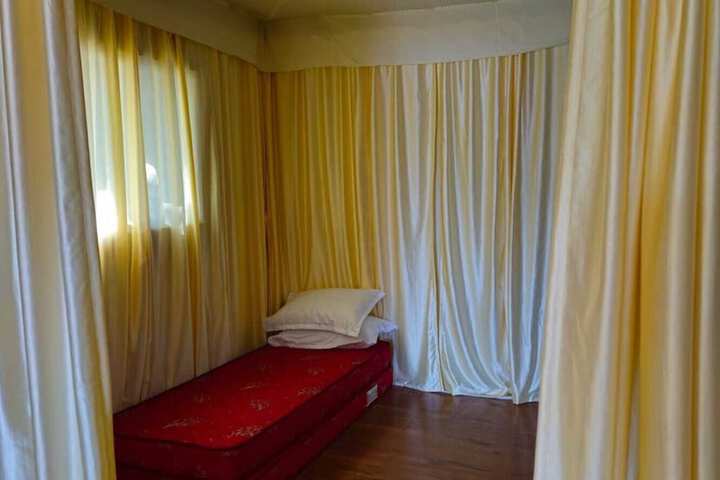 Room 9 of 33