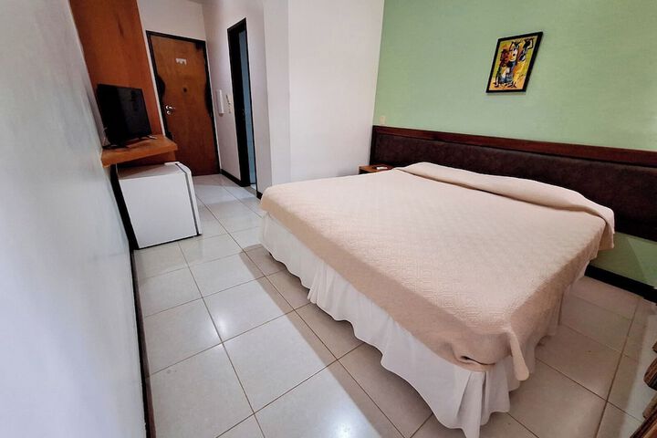 Room 6 of 13