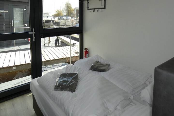 Room 2 of 36