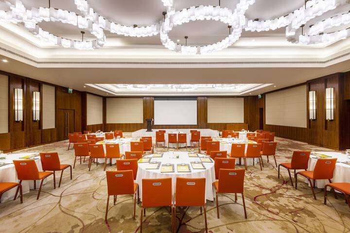 Ballroom/Hall 136 of 167