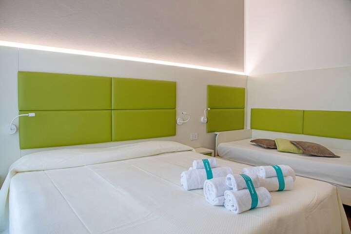 Room 52 of 86