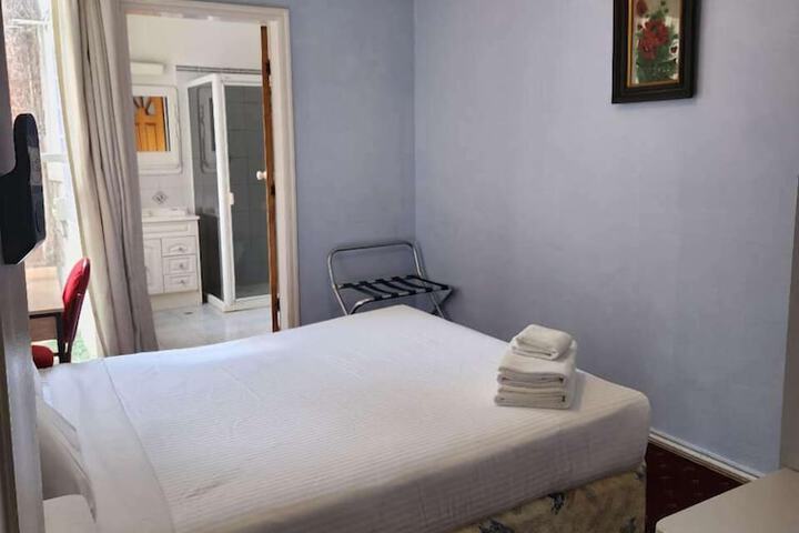 Room 8 of 30